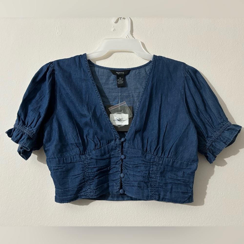 NWT! Women Denim Crop Top, size: M